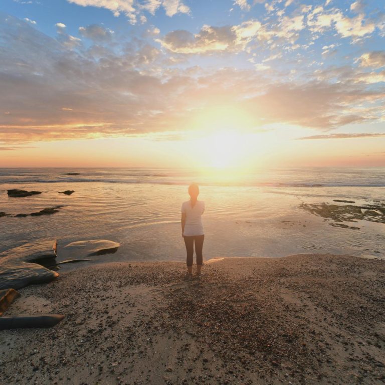 0832-TM-Image-Generic-MFI-People-View–Sun–Sea–Beach–Landscape-Unsplash-Free-4000 × 6000